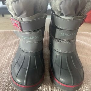 ZeroXposur Charcoal and Red Snow Boots